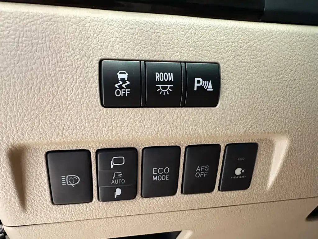 TOYOTA ALPHARD 2012