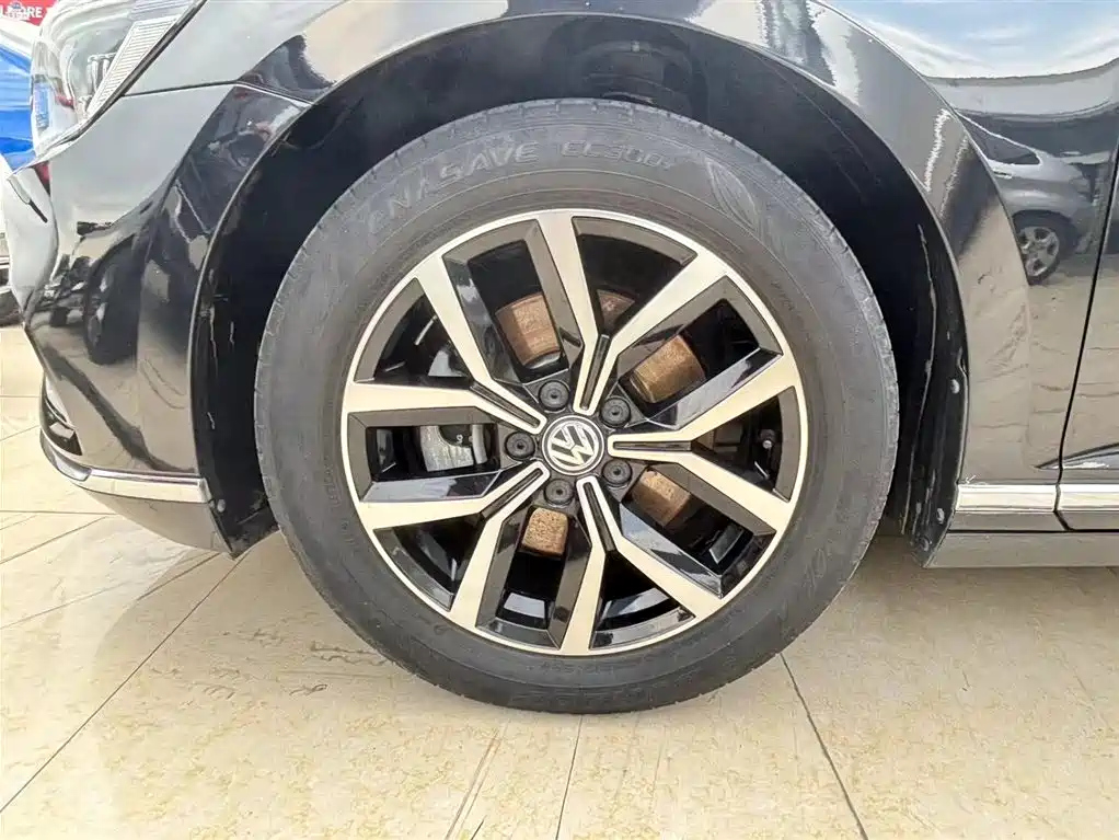 VOLKSWAGEN MAGOTAN 2020