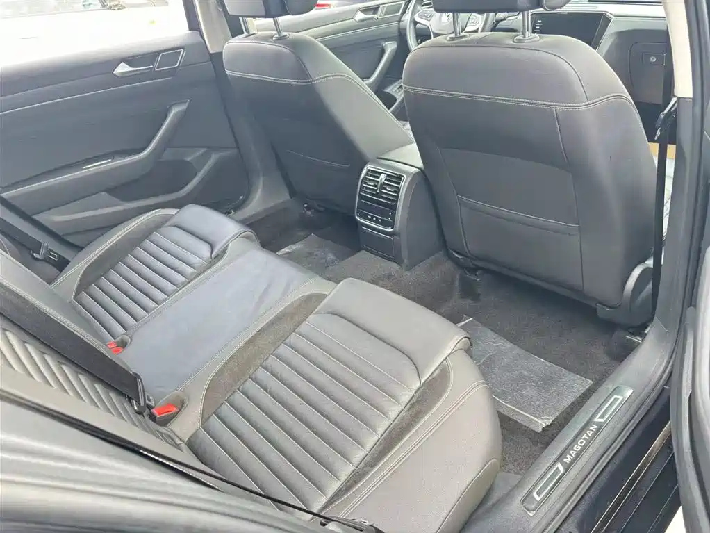 VOLKSWAGEN MAGOTAN 2020