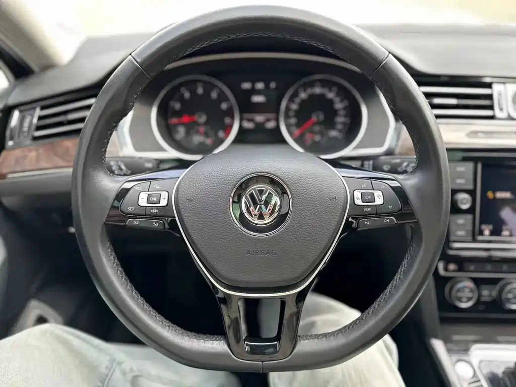 VOLKSWAGEN MAGOTAN 2020