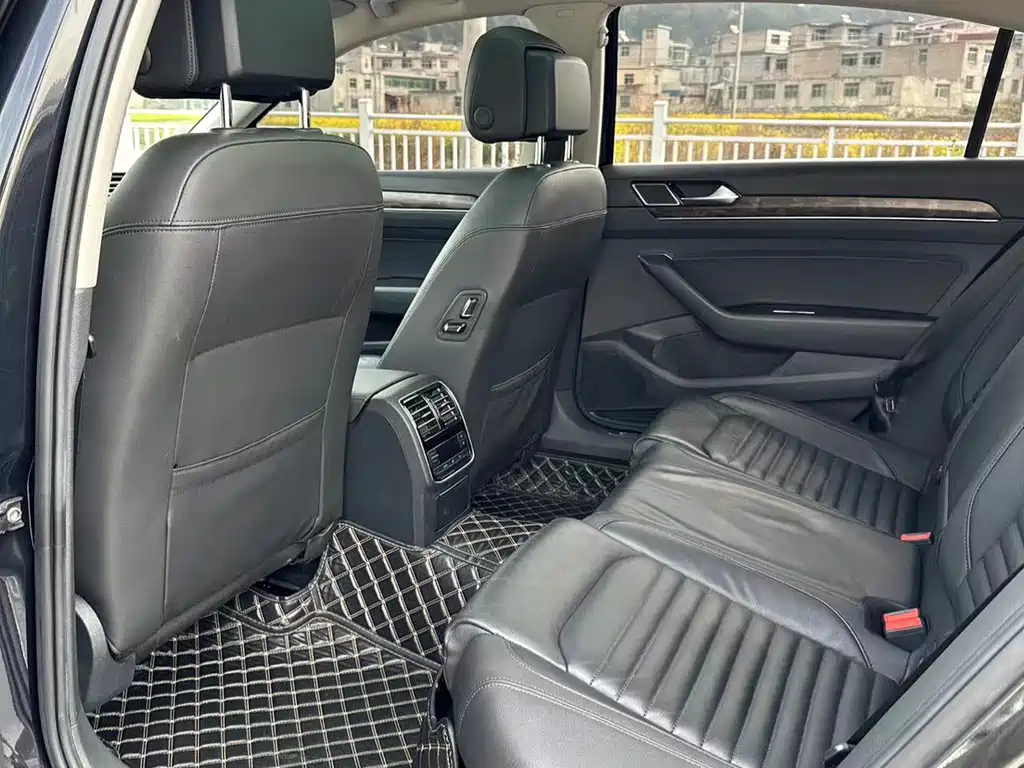 VOLKSWAGEN MAGOTAN 2020