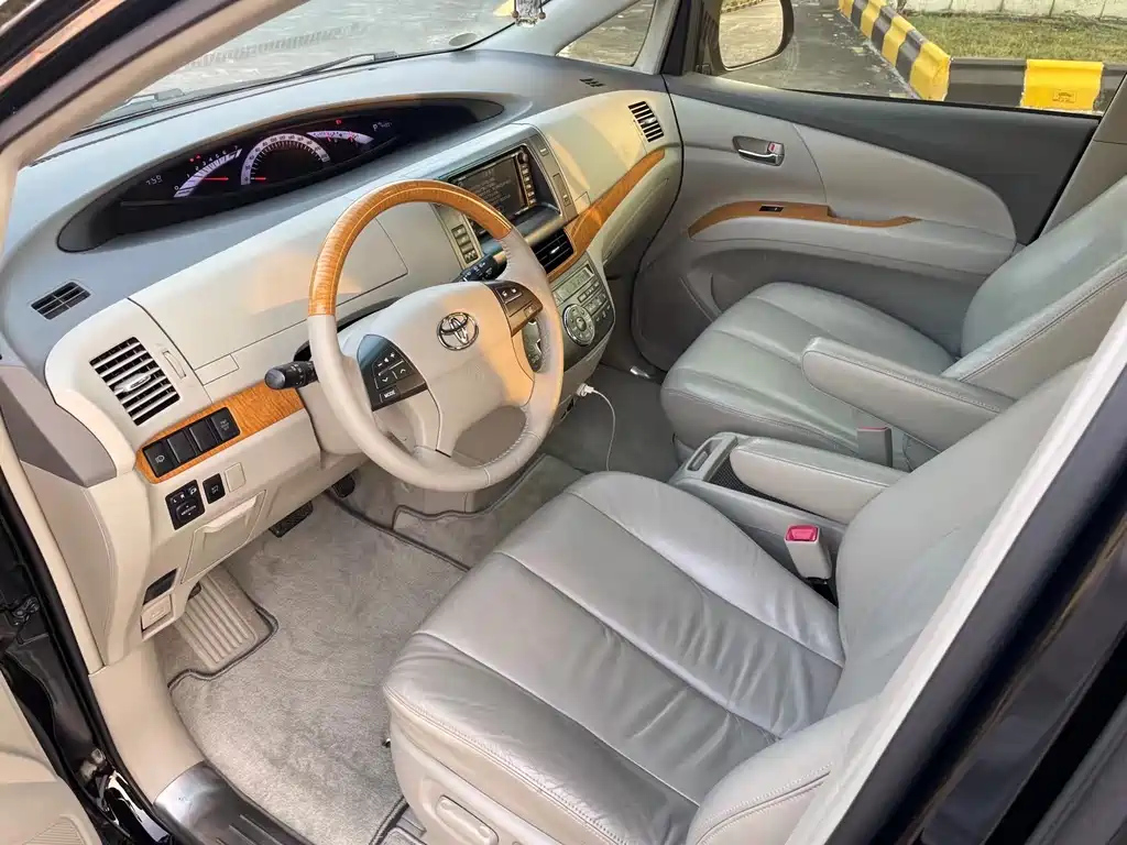 TOYOTA PREVIA 2011