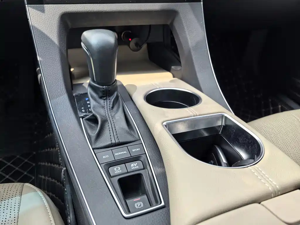 TOYOTA AVALON 2020
