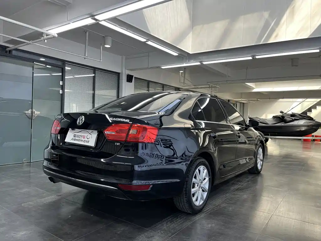 VOLKSWAGEN SAGITAR 2012