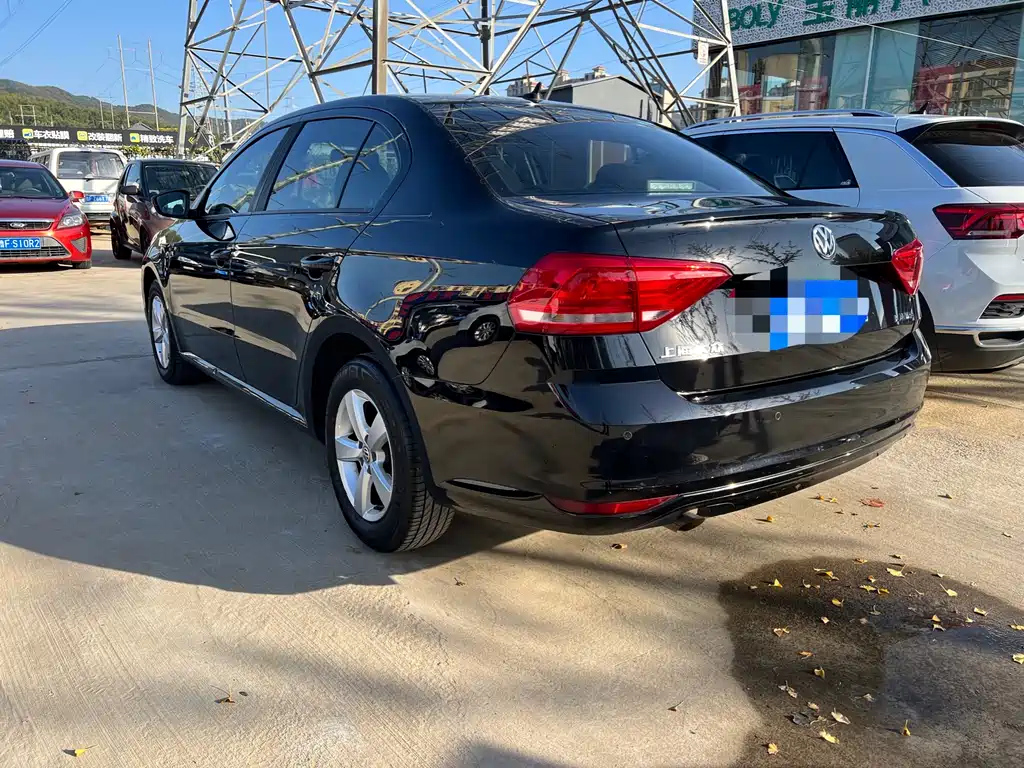 VOLKSWAGEN LAVIDA 2016