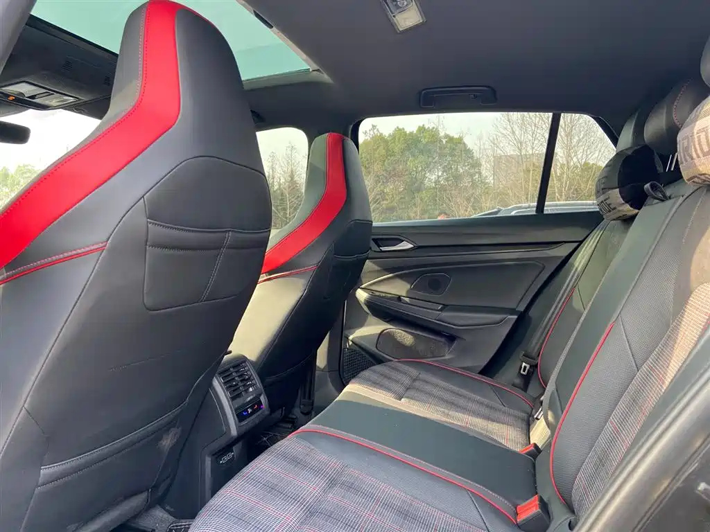 VOLKSWAGEN GOLF 2022