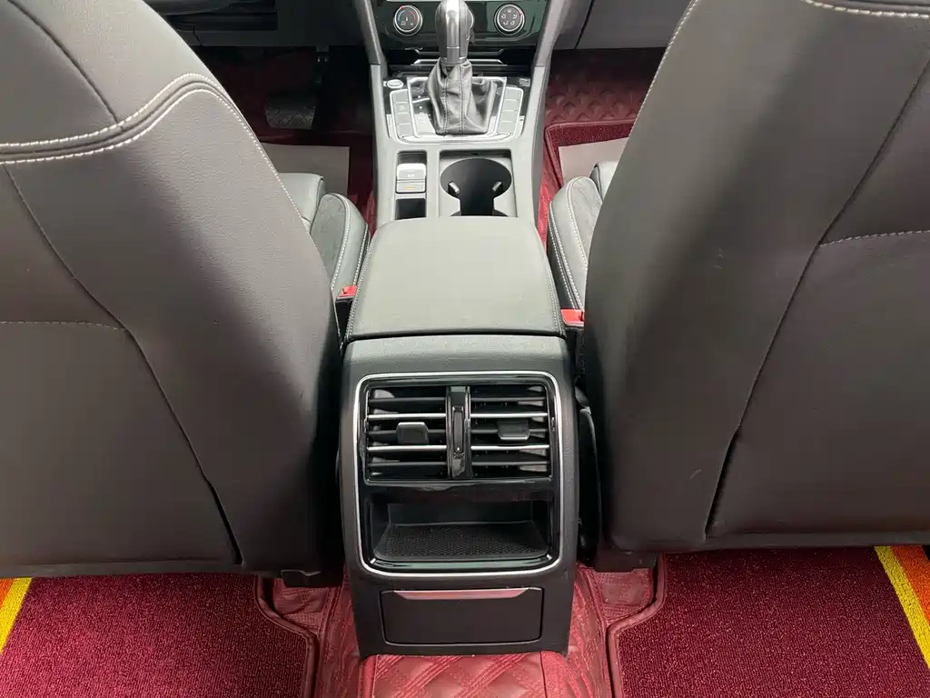 VOLKSWAGEN MAGOTAN 2020