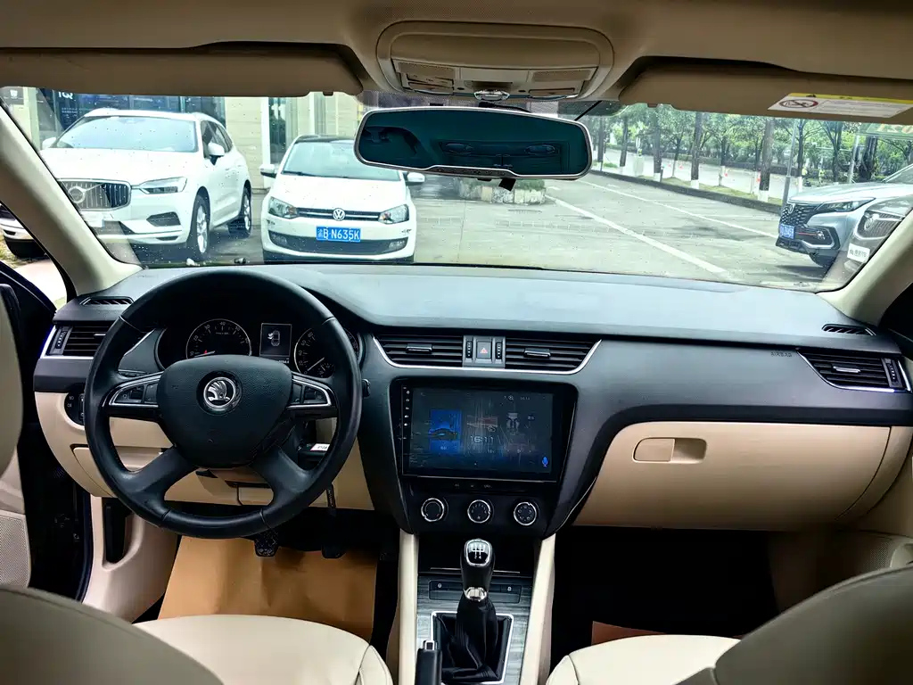 SKODA OCTAVIA 2015