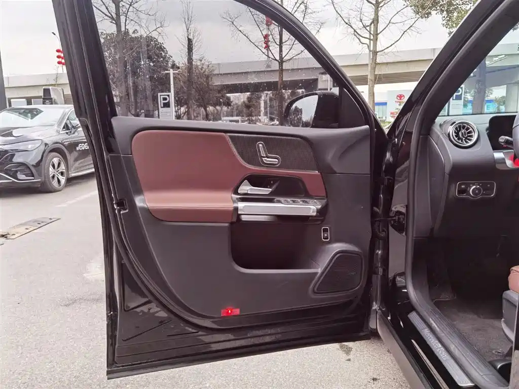 MERCEDES BENZ GLB 2023