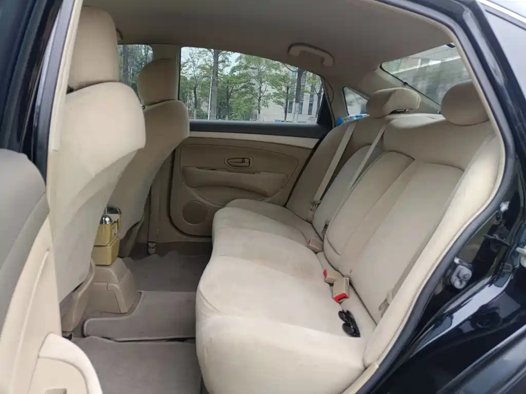 NISSAN SYLPHY 2015