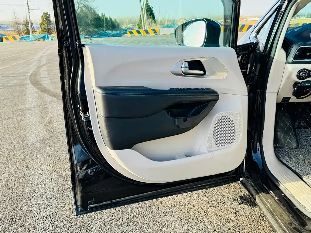 CHRYSLER OTHER 2018