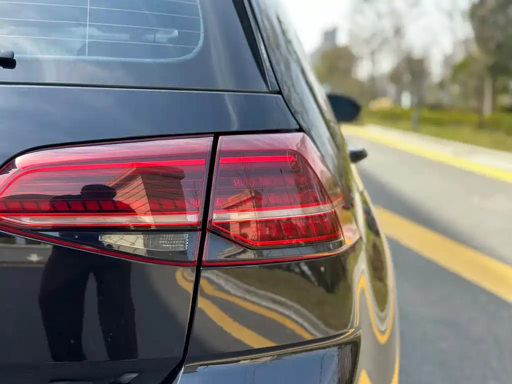 VOLKSWAGEN GOLF 2018