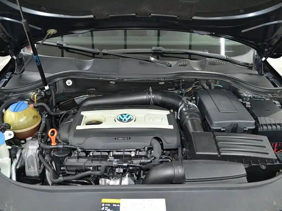 VOLKSWAGEN MAGOTAN 2014