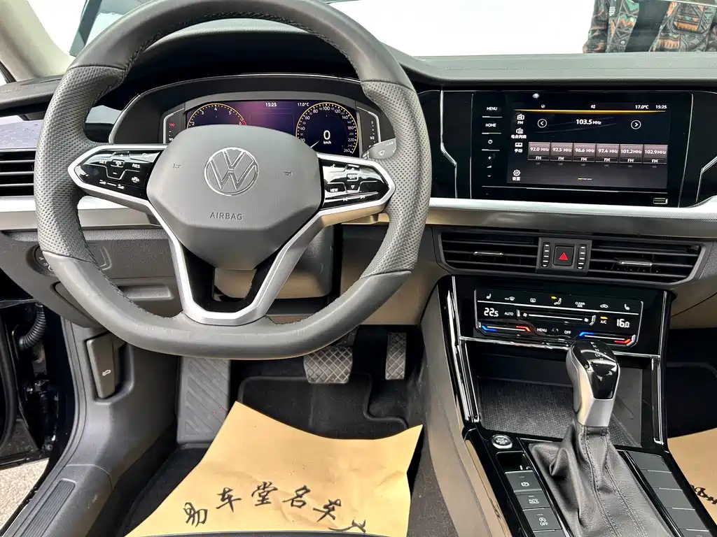 VOLKSWAGEN PASSAT 2023