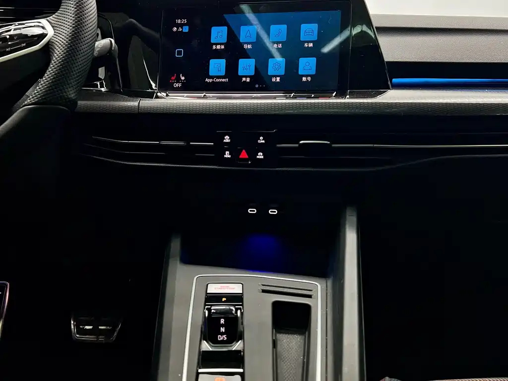 VOLKSWAGEN GOLF 2022