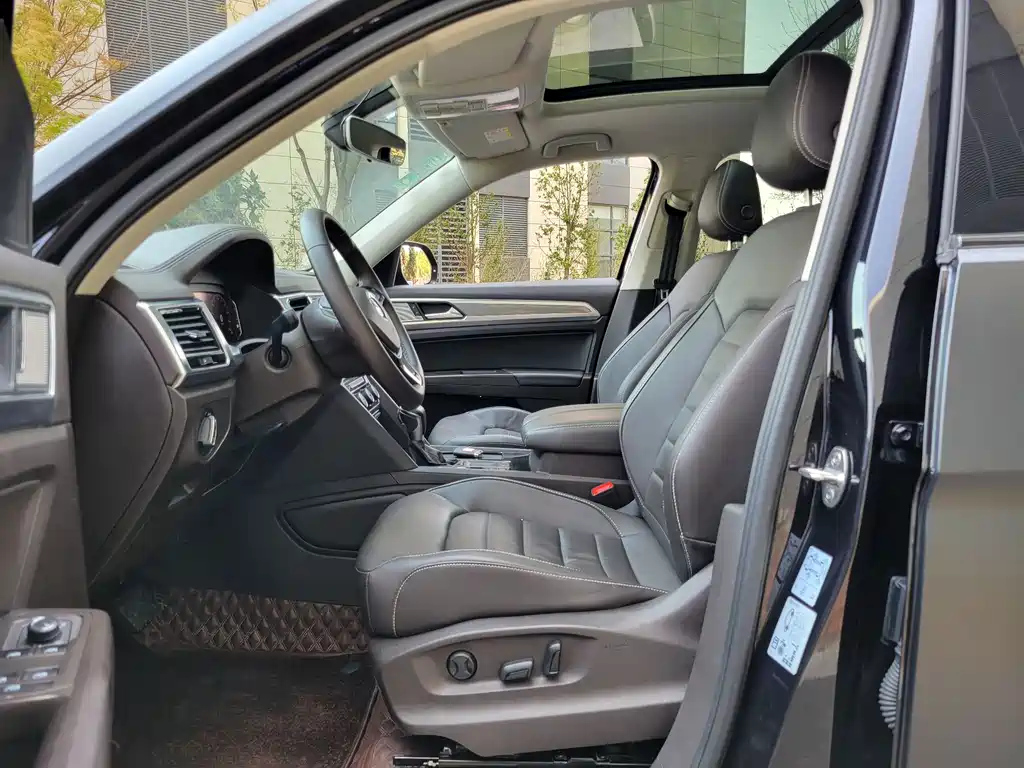 VOLKSWAGEN TOURAN 2020