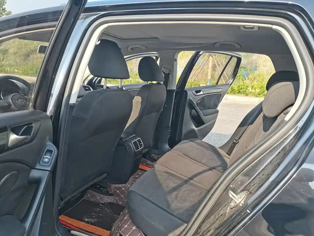 VOLKSWAGEN GOLF 2012