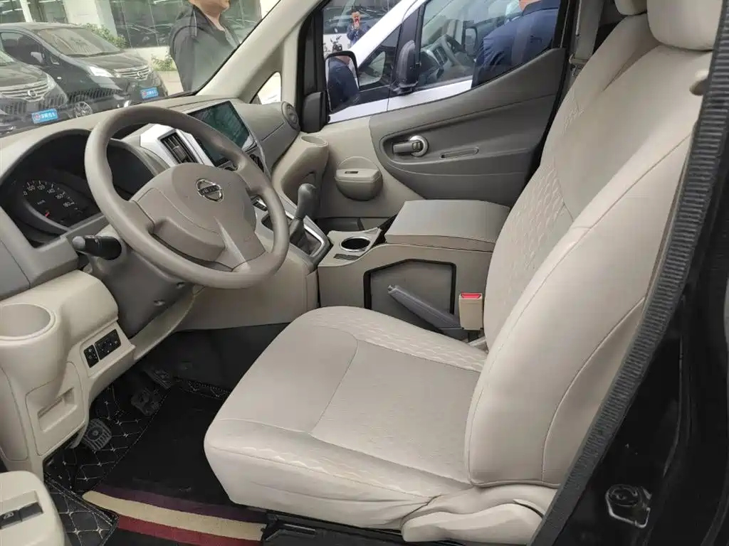 NISSAN NV200 2020