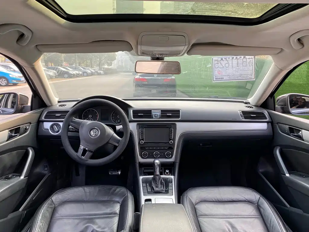 VOLKSWAGEN PASSAT 2014