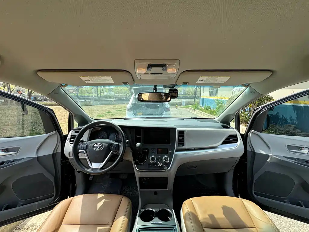 TOYOTA SIENNA 2017