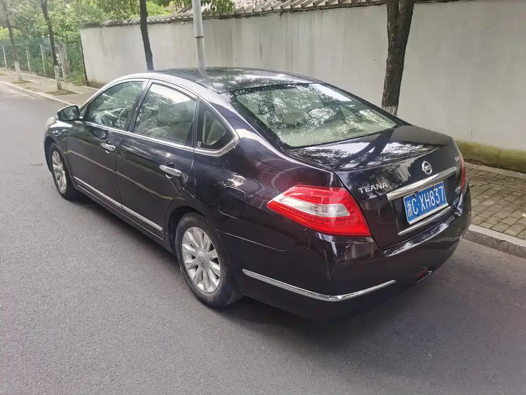 NISSAN TEANA 2010