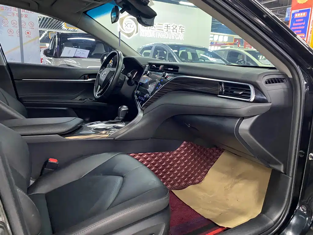 TOYOTA CAMRY 2020