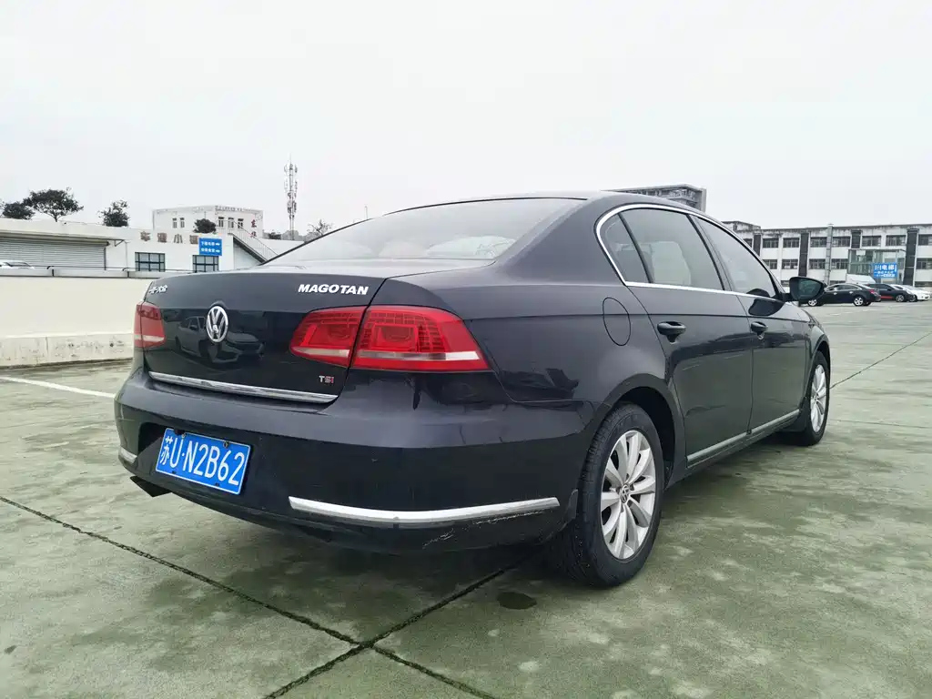VOLKSWAGEN MAGOTAN 2014
