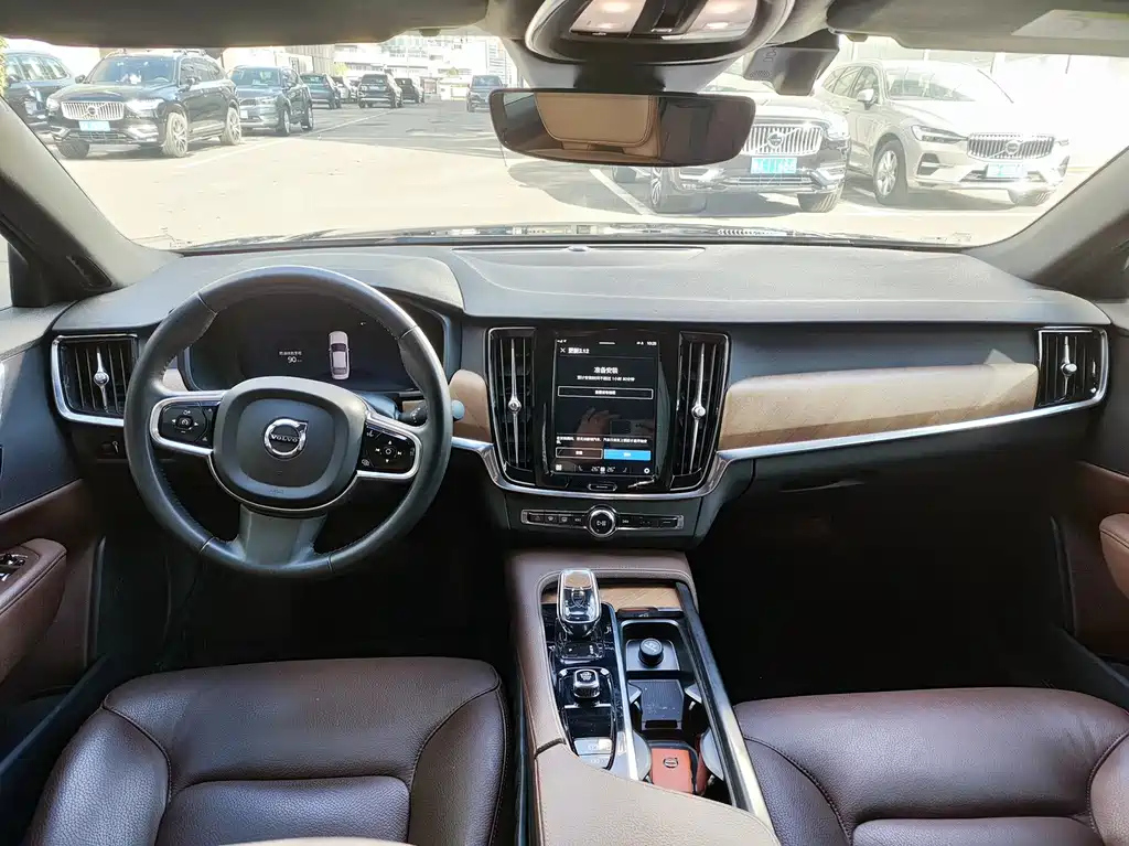 VOLVO S90 2022