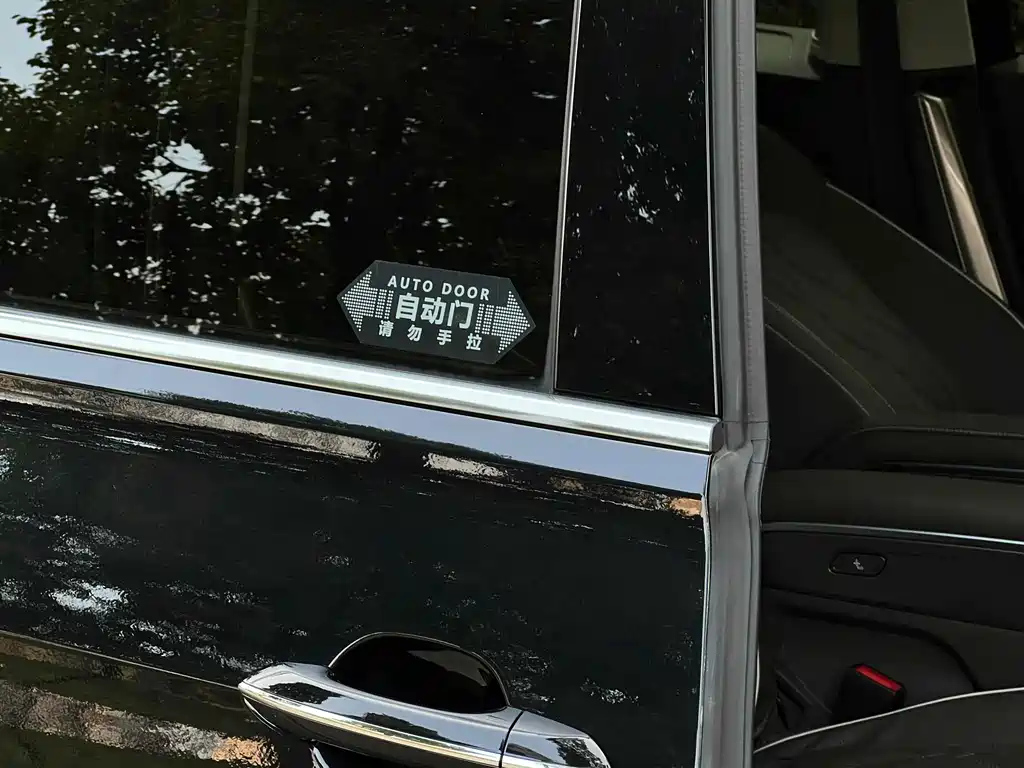 VOLKSWAGEN VILORAN 2023