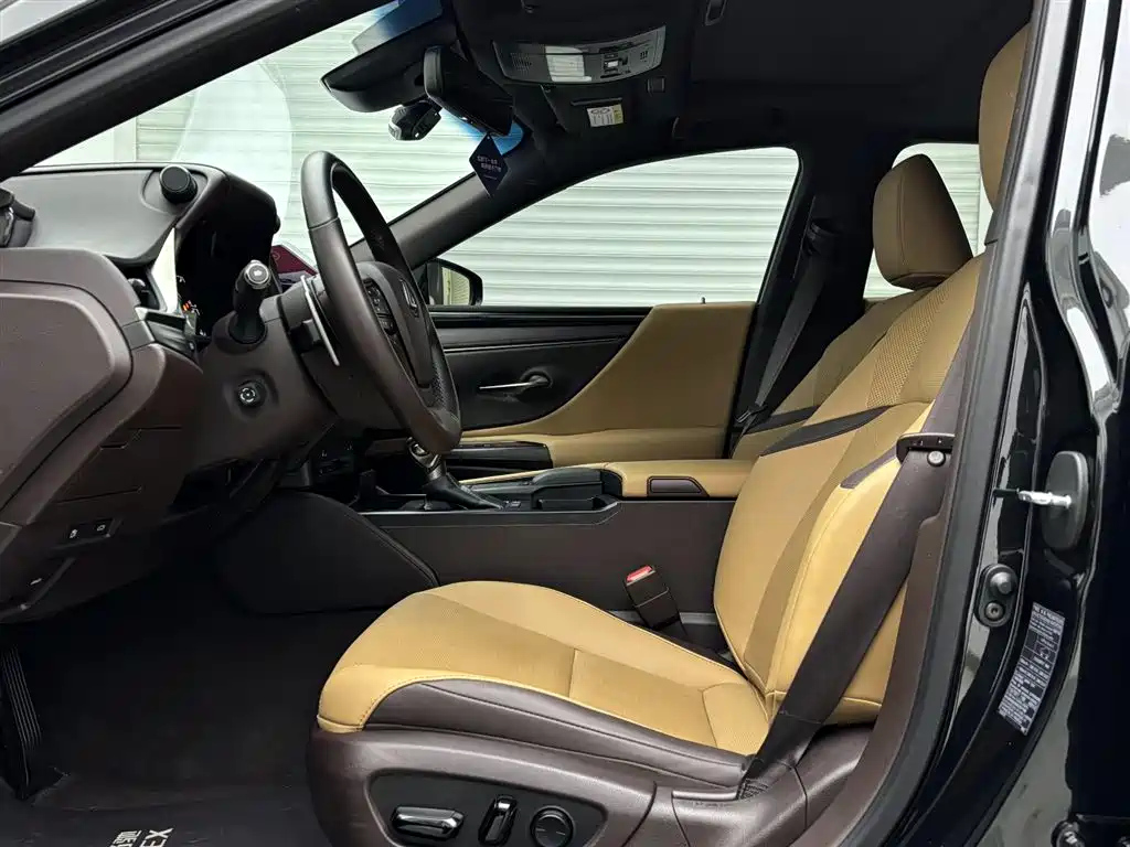 LEXUS ES 2021