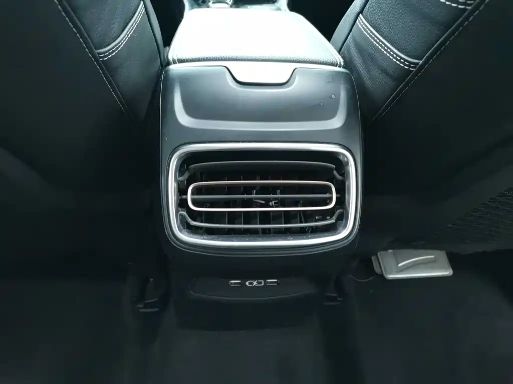 LYNK&CO 01 2019