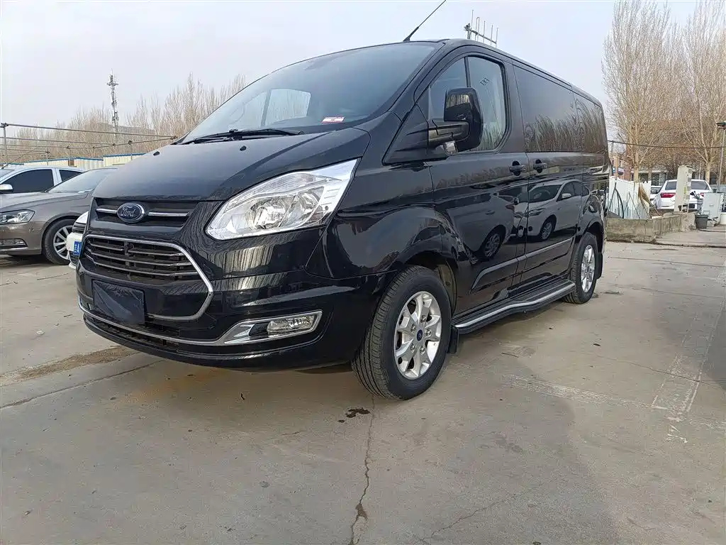FORD TOUREO 2020