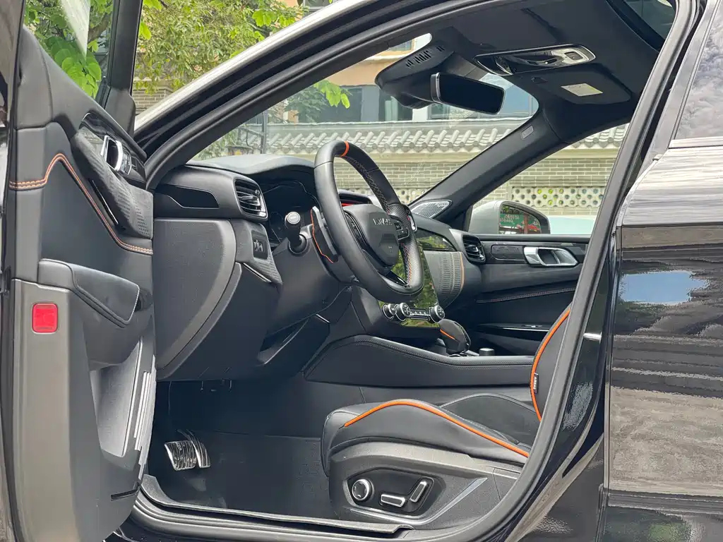LYNK&CO 02 HATCHBACK 2021