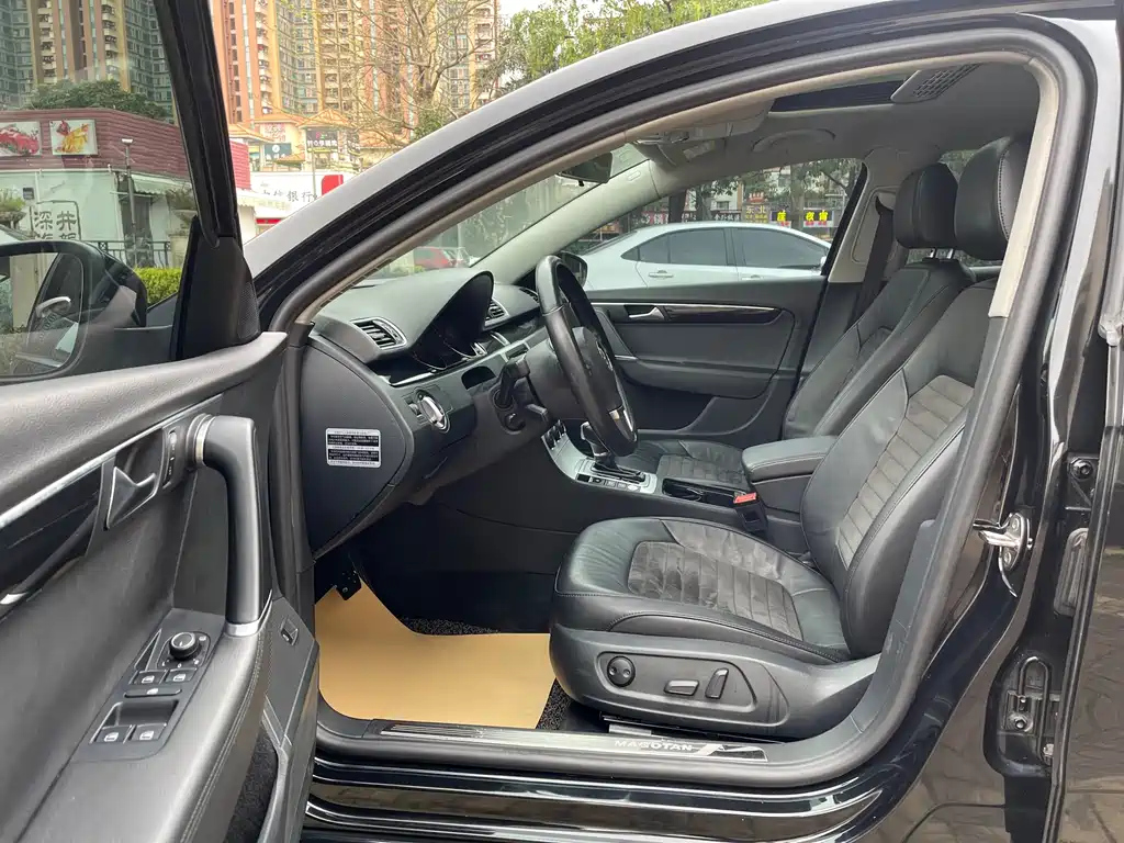 VOLKSWAGEN MAGOTAN 2015