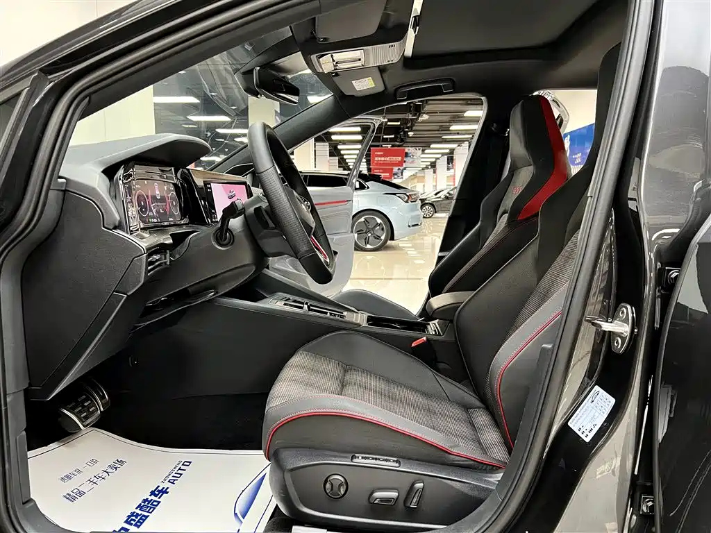 VOLKSWAGEN GOLF 2022