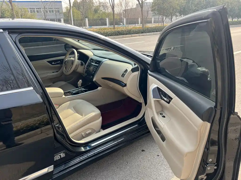 NISSAN TEANA 2013