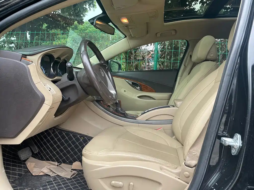 BUICK LACROSSE 2011