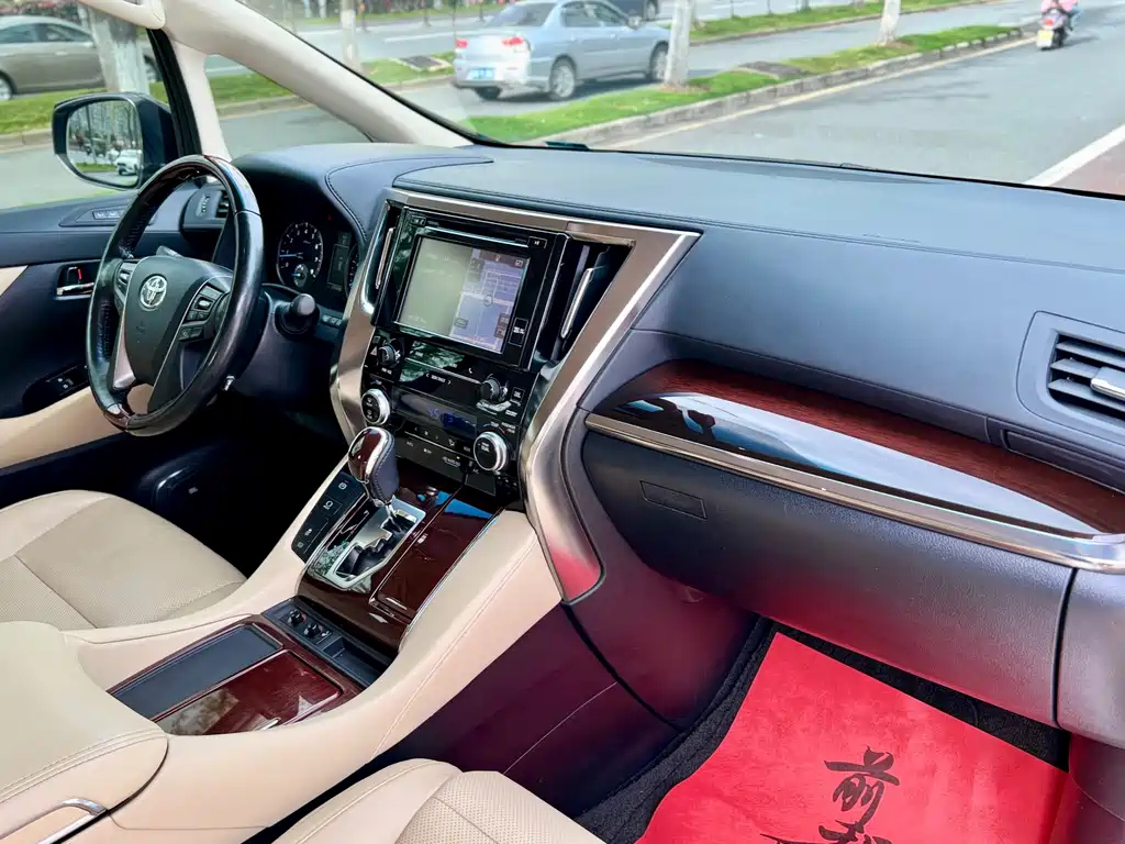 TOYOTA ALPHARD 2017