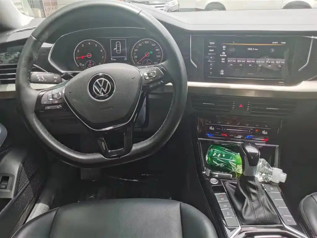 VOLKSWAGEN PASSAT 2021