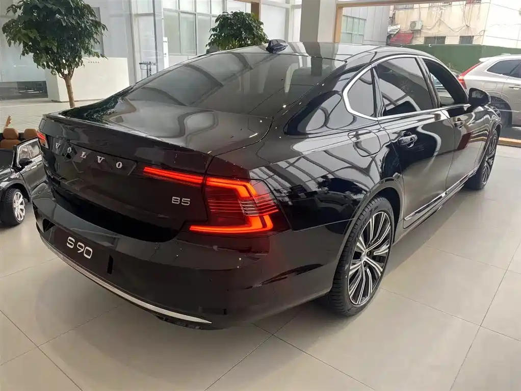 VOLVO S90 2024