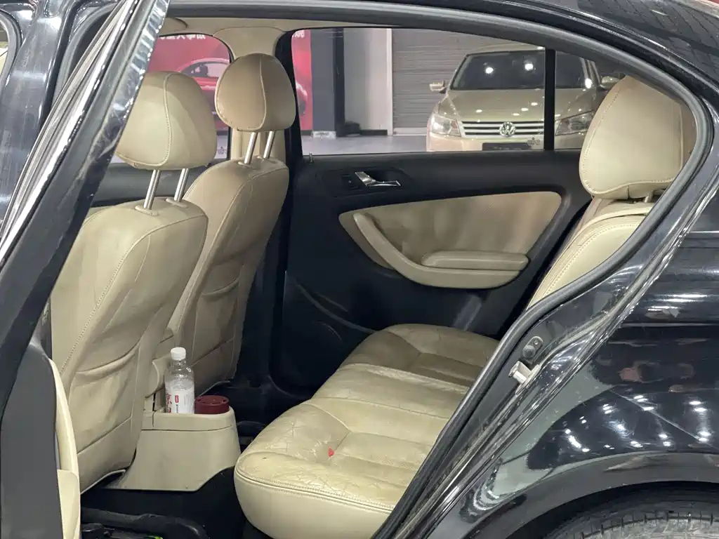 VOLKSWAGEN LAVIDA 2011
