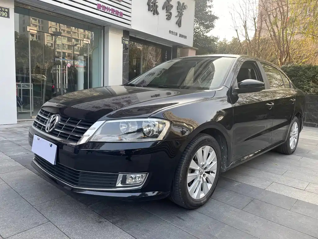 VOLKSWAGEN LAVIDA 2013