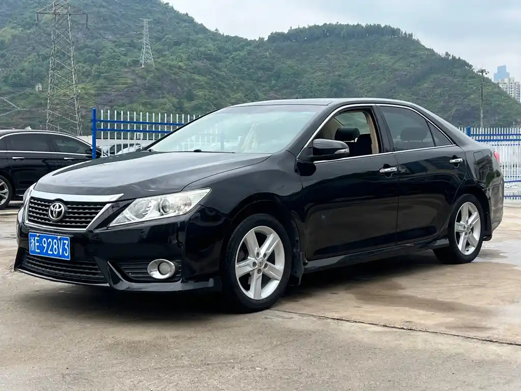 TOYOTA CAMRY