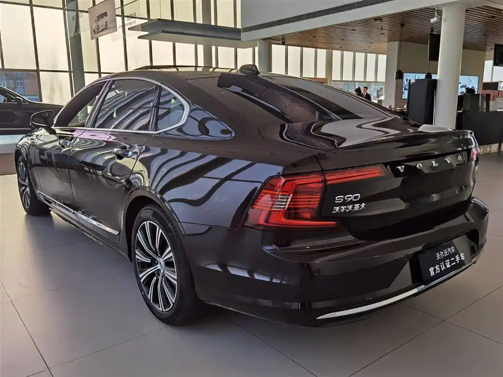 VOLVO S90 2023