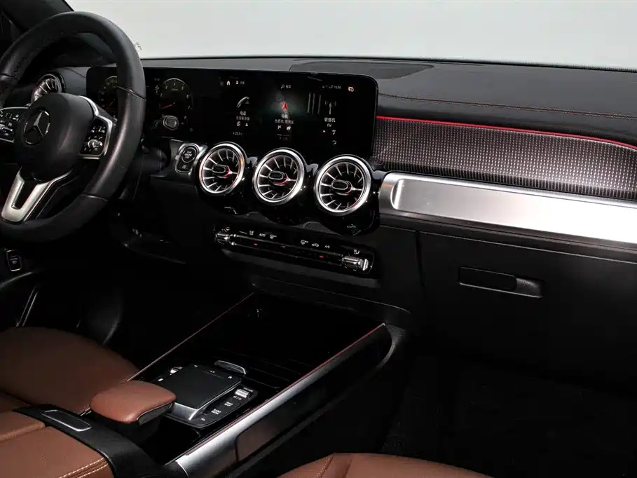MERCEDES BENZ GLB 2023