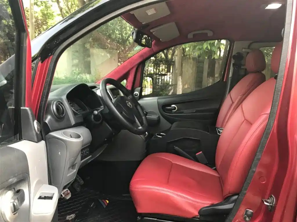 NISSAN NV200 2012
