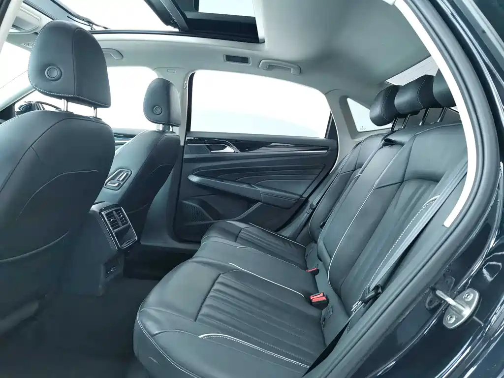 VOLKSWAGEN PASSAT 2022