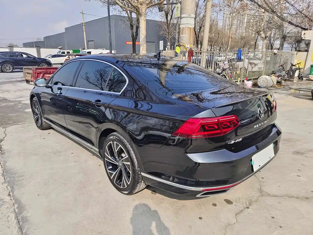 VOLKSWAGEN MAGOTAN 2022