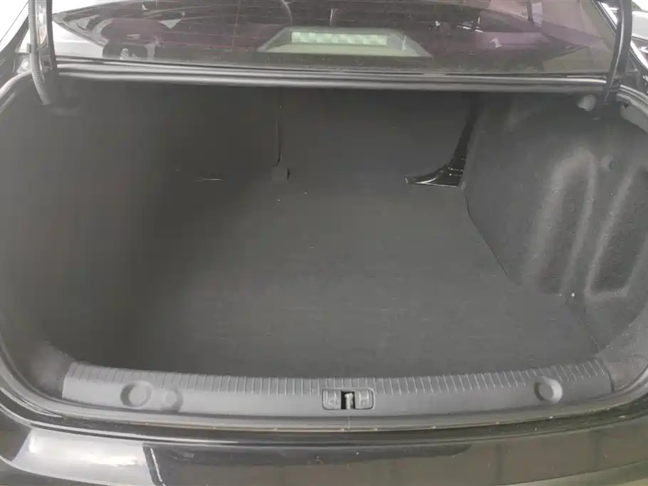 VOLKSWAGEN LAVIDA 2016