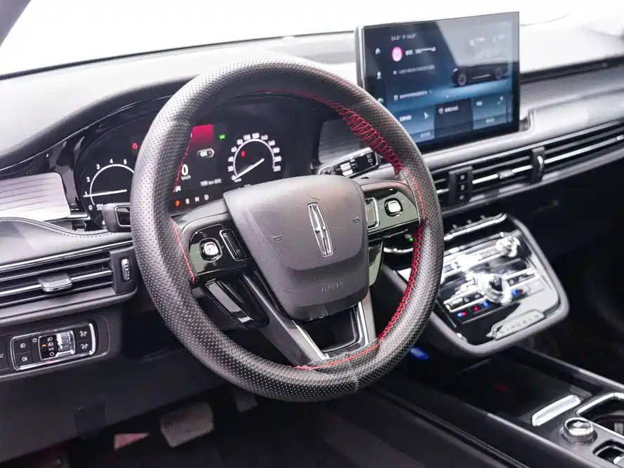 LINCOLN ADVENTURER 2021